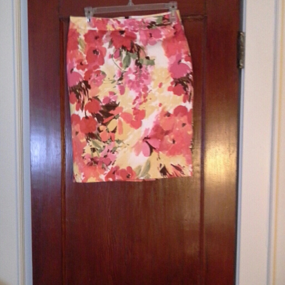 Charter Club floral print pencil skirt 4p, NWOT